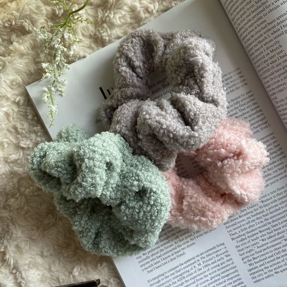 Accessories - Teddy schrunchies